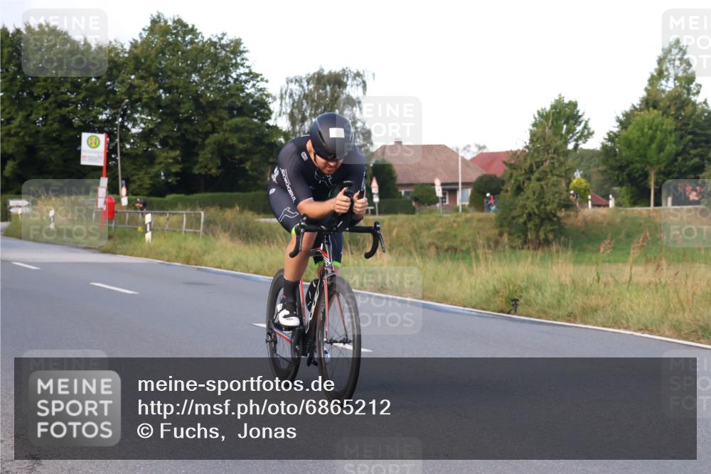 25.08.2024 - Elbe Triathlon Hamburg Fuchs,  Jonas http://msf.ph/oto/6865212 25.08.2024 09:23:40 Radfahren 64, 342, 35, 153 meine-sportfotos.de