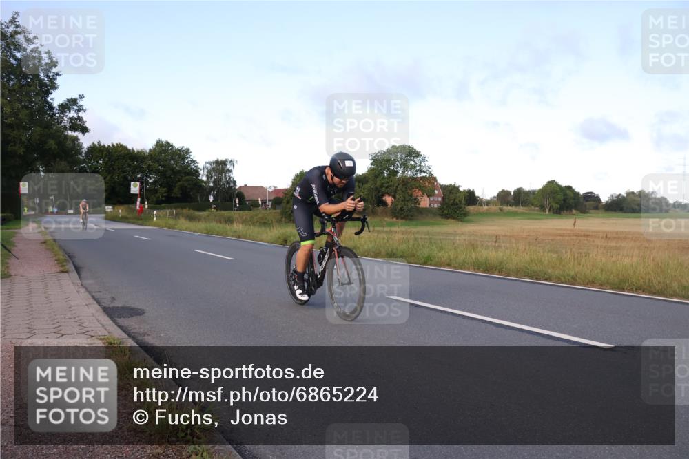 25.08.2024 - Elbe Triathlon Hamburg Fuchs,  Jonas http://msf.ph/oto/6865224 25.08.2024 09:23:40 Radfahren 64, 342, 35, 153 meine-sportfotos.de