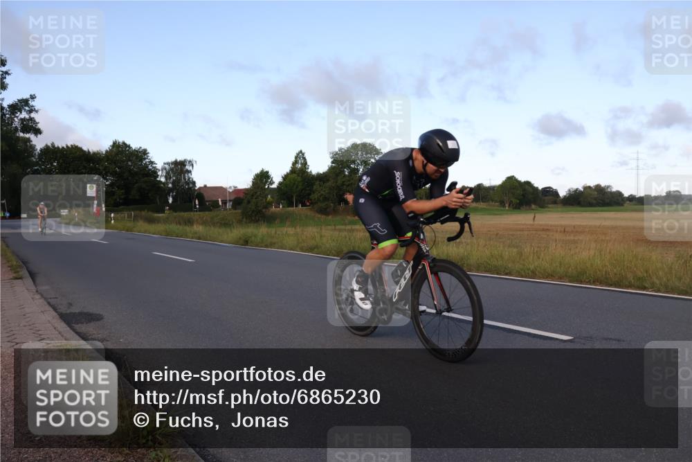25.08.2024 - Elbe Triathlon Hamburg Fuchs,  Jonas http://msf.ph/oto/6865230 25.08.2024 09:23:41 Radfahren 64, 342, 35, 153 meine-sportfotos.de