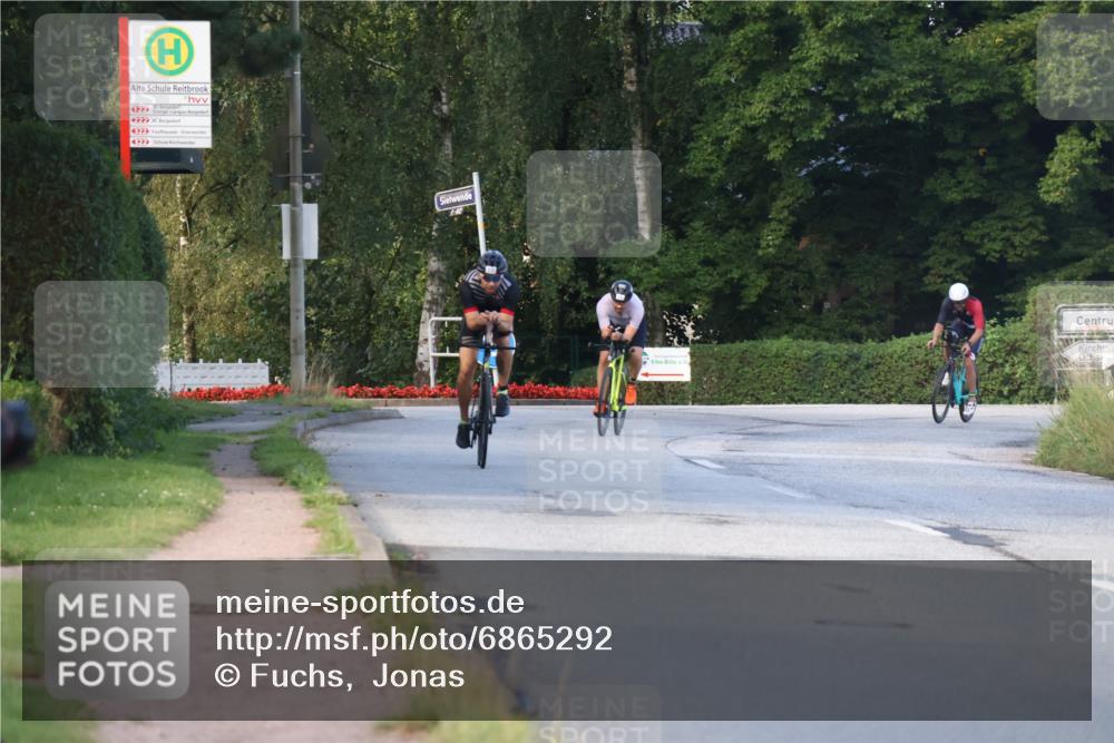25.08.2024 - Elbe Triathlon Hamburg Fuchs,  Jonas http://msf.ph/oto/6865292 25.08.2024 09:23:45 Radfahren 35, 153, 310, 404 meine-sportfotos.de