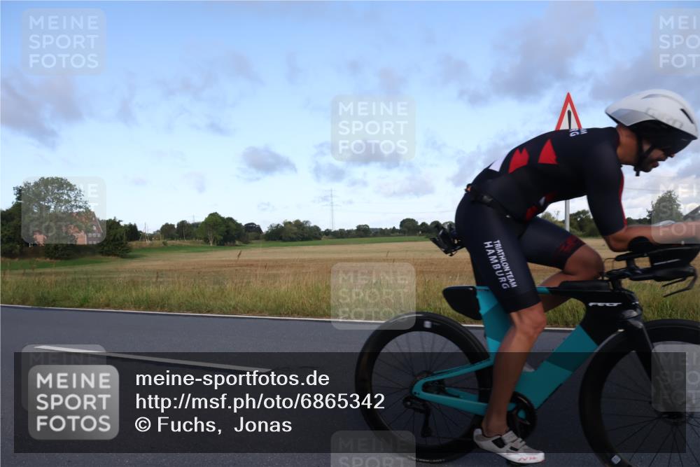 25.08.2024 - Elbe Triathlon Hamburg Fuchs,  Jonas http://msf.ph/oto/6865342 25.08.2024 09:23:53 Radfahren 310, 404, 60, 278, 142 meine-sportfotos.de