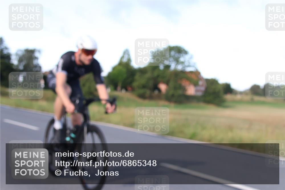 25.08.2024 - Elbe Triathlon Hamburg Fuchs,  Jonas http://msf.ph/oto/6865348 25.08.2024 09:23:54 Radfahren 310, 404, 60, 278, 142 meine-sportfotos.de