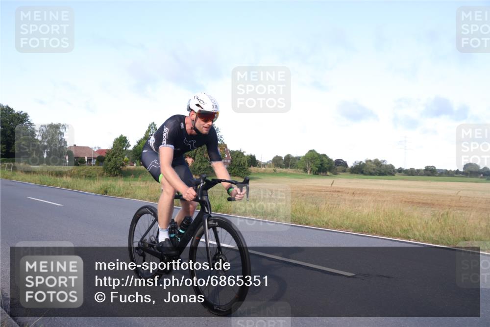 25.08.2024 - Elbe Triathlon Hamburg Fuchs,  Jonas http://msf.ph/oto/6865351 25.08.2024 09:23:54 Radfahren 310, 404, 60, 278, 142 meine-sportfotos.de