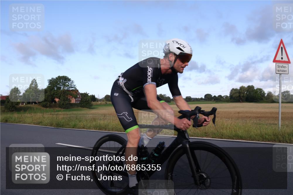 25.08.2024 - Elbe Triathlon Hamburg Fuchs,  Jonas http://msf.ph/oto/6865355 25.08.2024 09:23:55 Radfahren 310, 404, 60, 278, 142 meine-sportfotos.de