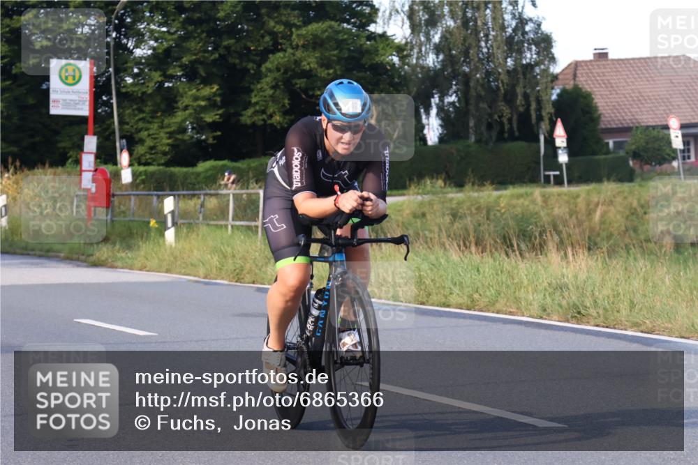 25.08.2024 - Elbe Triathlon Hamburg Fuchs,  Jonas http://msf.ph/oto/6865366 25.08.2024 09:23:59 Radfahren 278, 142, 369 meine-sportfotos.de