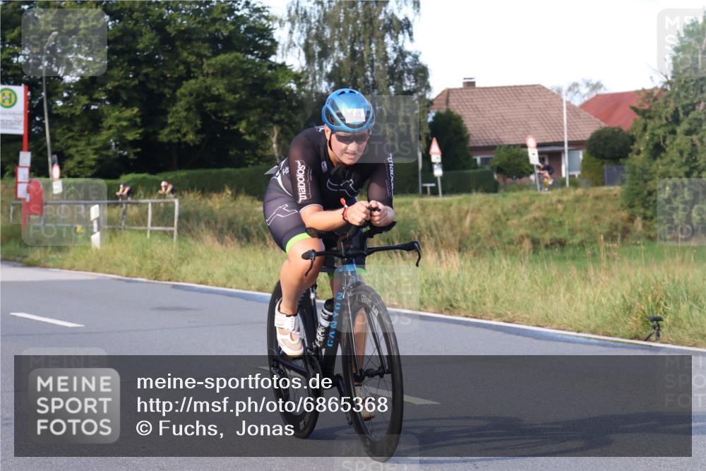25.08.2024 - Elbe Triathlon Hamburg Fuchs,  Jonas http://msf.ph/oto/6865368 25.08.2024 09:23:59 Radfahren 278, 142, 369 meine-sportfotos.de