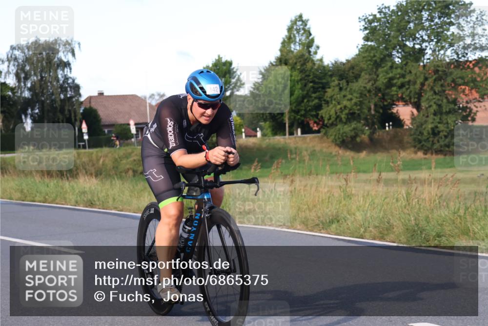 25.08.2024 - Elbe Triathlon Hamburg Fuchs,  Jonas http://msf.ph/oto/6865375 25.08.2024 09:24:00 Radfahren 142, 369 meine-sportfotos.de