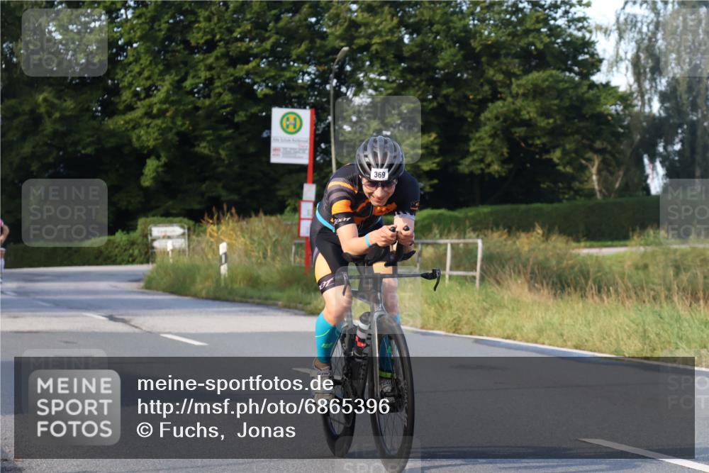 25.08.2024 - Elbe Triathlon Hamburg Fuchs,  Jonas http://msf.ph/oto/6865396 25.08.2024 09:24:03 Radfahren 142, 369, 76, 74, 117 meine-sportfotos.de