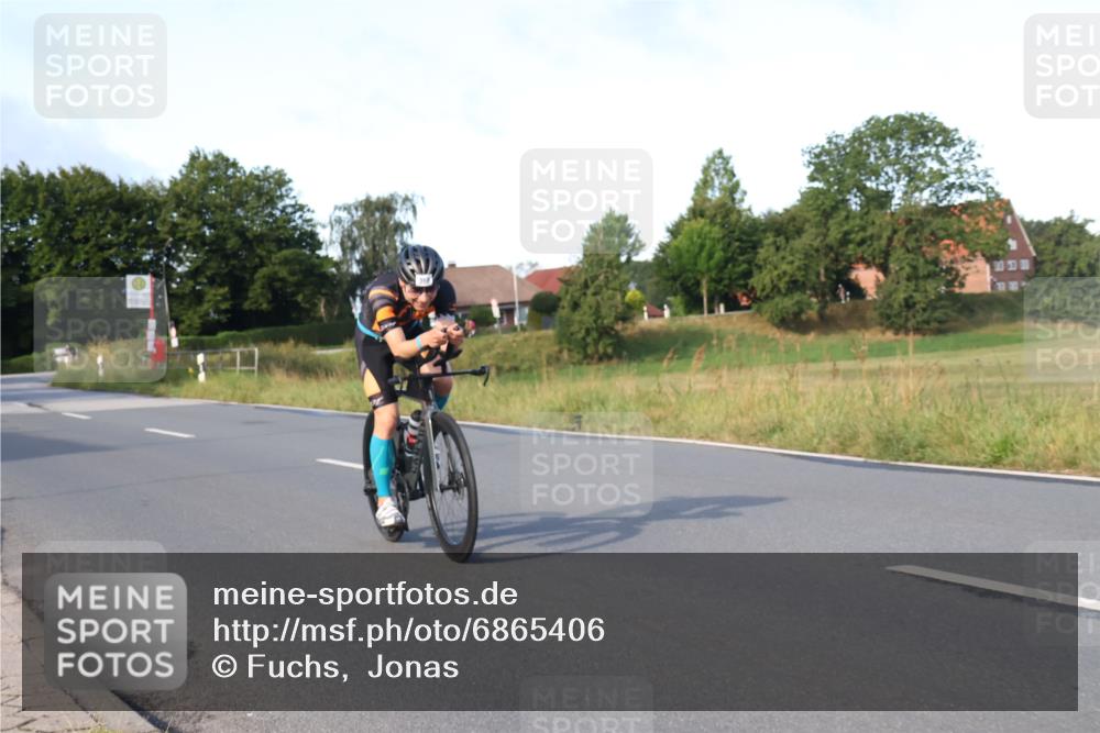 25.08.2024 - Elbe Triathlon Hamburg Fuchs,  Jonas http://msf.ph/oto/6865406 25.08.2024 09:24:04 Radfahren 142, 369, 76, 74, 117 meine-sportfotos.de