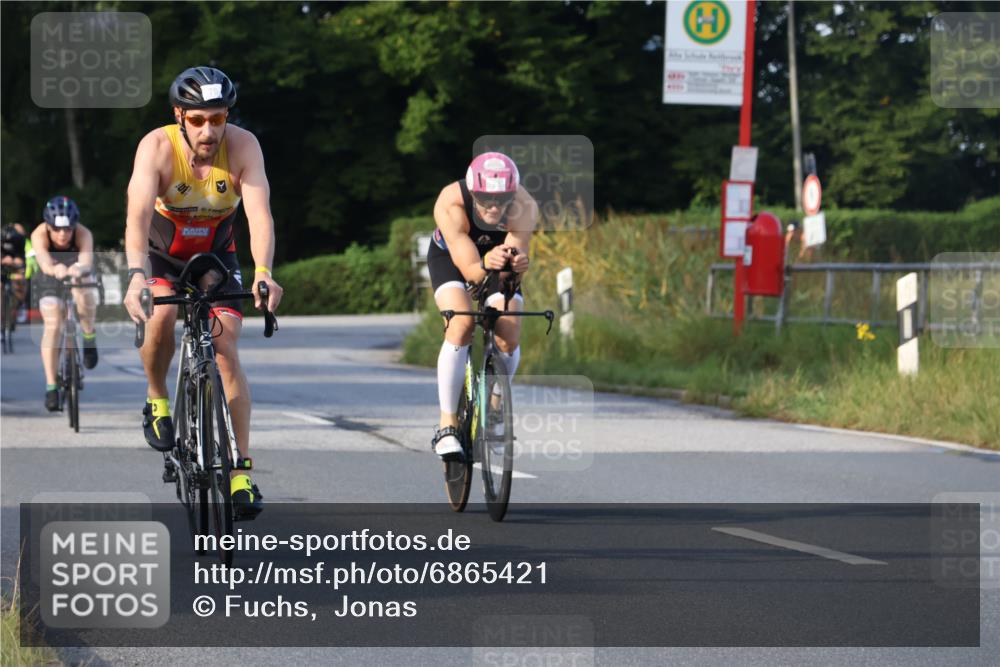 25.08.2024 - Elbe Triathlon Hamburg Fuchs,  Jonas http://msf.ph/oto/6865421 25.08.2024 09:24:07 Radfahren 369, 76, 74, 117, 283 meine-sportfotos.de