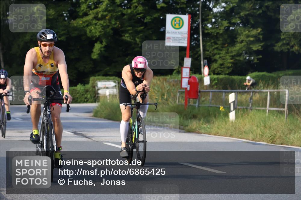 25.08.2024 - Elbe Triathlon Hamburg Fuchs,  Jonas http://msf.ph/oto/6865425 25.08.2024 09:24:07 Radfahren 369, 76, 74, 117, 283 meine-sportfotos.de