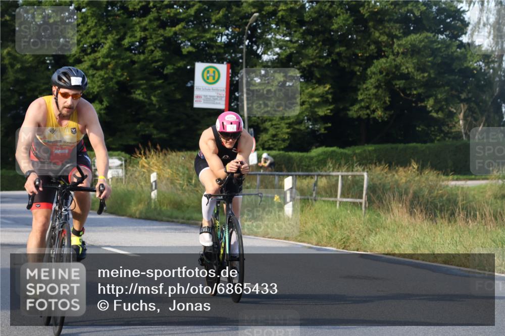 25.08.2024 - Elbe Triathlon Hamburg Fuchs,  Jonas http://msf.ph/oto/6865433 25.08.2024 09:24:07 Radfahren 369, 76, 74, 117, 283 meine-sportfotos.de