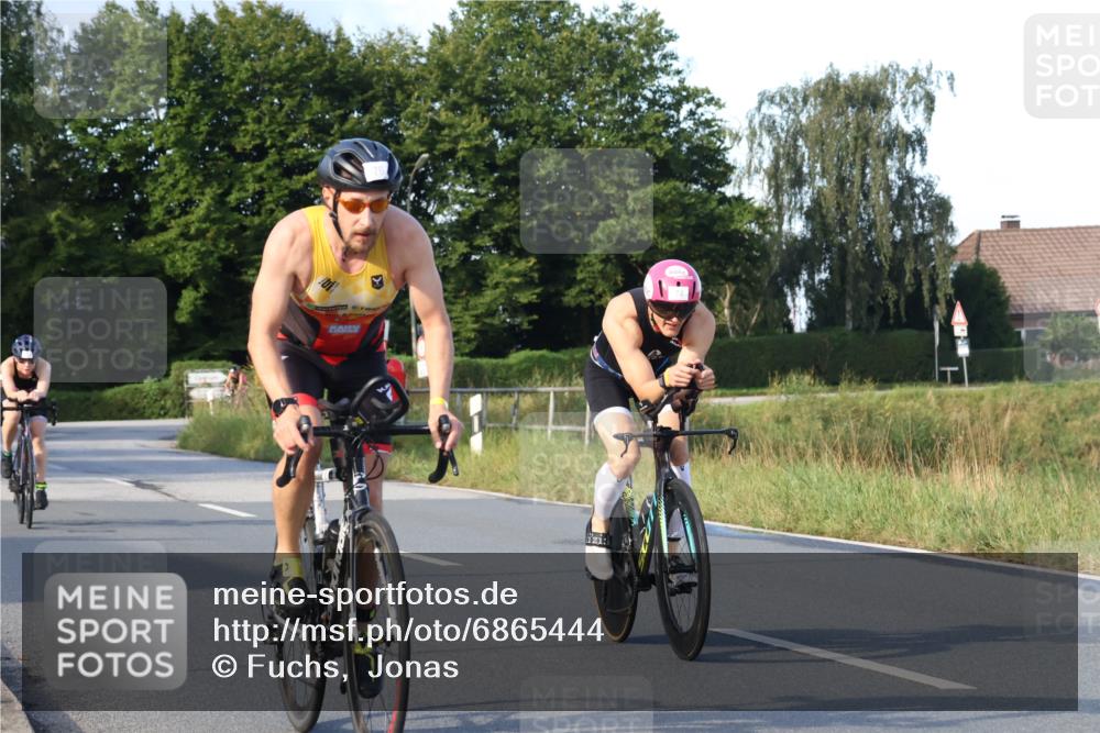 25.08.2024 - Elbe Triathlon Hamburg Fuchs,  Jonas http://msf.ph/oto/6865444 25.08.2024 09:24:08 Radfahren 369, 76, 74, 117, 283 meine-sportfotos.de