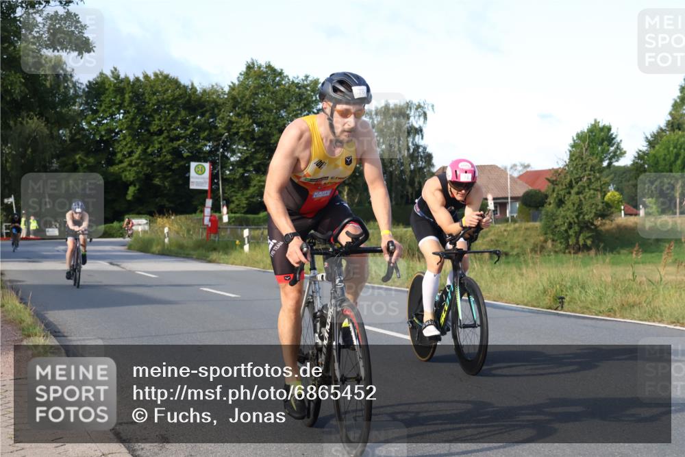25.08.2024 - Elbe Triathlon Hamburg Fuchs,  Jonas http://msf.ph/oto/6865452 25.08.2024 09:24:08 Radfahren 369, 76, 74, 117, 283 meine-sportfotos.de