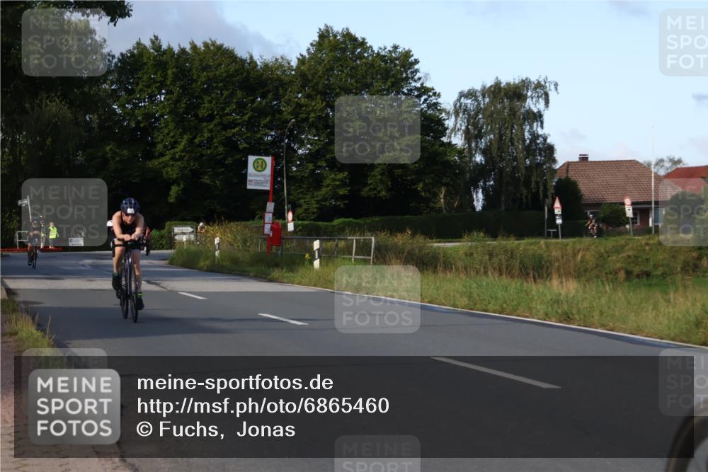 25.08.2024 - Elbe Triathlon Hamburg Fuchs,  Jonas http://msf.ph/oto/6865460 25.08.2024 09:24:08 Radfahren 369, 76, 74, 117, 283 meine-sportfotos.de