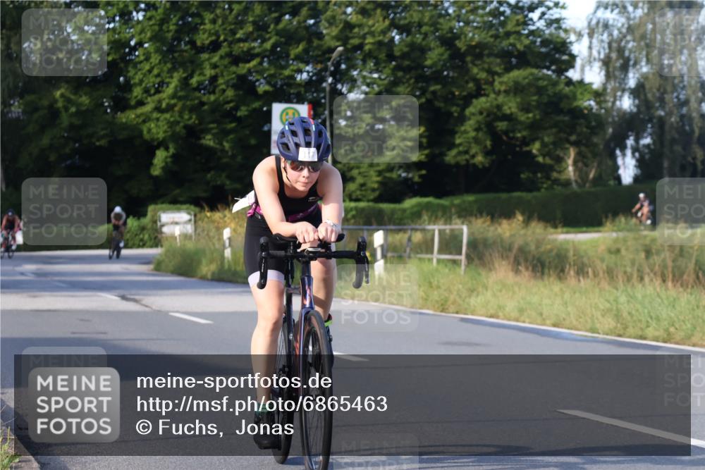 25.08.2024 - Elbe Triathlon Hamburg Fuchs,  Jonas http://msf.ph/oto/6865463 25.08.2024 09:24:09 Radfahren 369, 76, 74, 117, 283, 97 meine-sportfotos.de