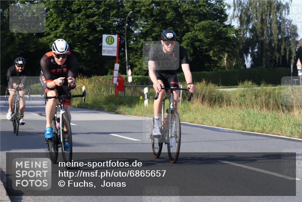 25.08.2024 - Elbe Triathlon Hamburg Fuchs,  Jonas http://msf.ph/oto/6865657 25.08.2024 09:24:25 Radfahren 295, 94, 420, 309, 186, 180 meine-sportfotos.de