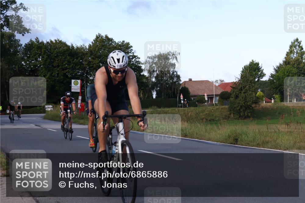 25.08.2024 - Elbe Triathlon Hamburg Fuchs,  Jonas http://msf.ph/oto/6865886 25.08.2024 09:24:49 Radfahren 160, 261, 248, 349, 236, 262, 414, 338, 237, 408 meine-sportfotos.de