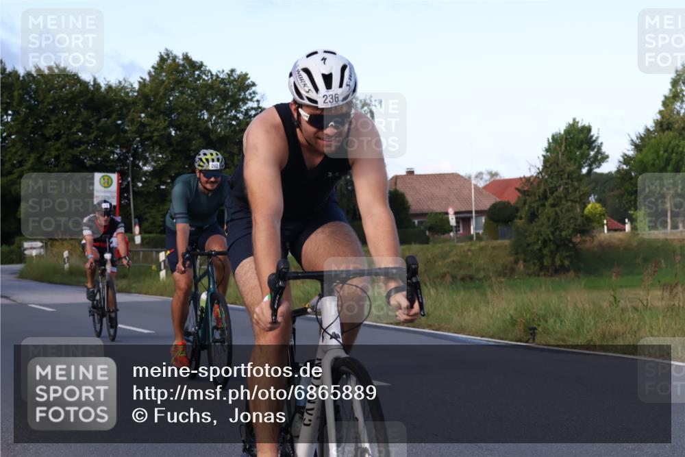 25.08.2024 - Elbe Triathlon Hamburg Fuchs,  Jonas http://msf.ph/oto/6865889 25.08.2024 09:24:49 Radfahren 160, 261, 248, 349, 236, 262, 414, 338, 237, 408 meine-sportfotos.de