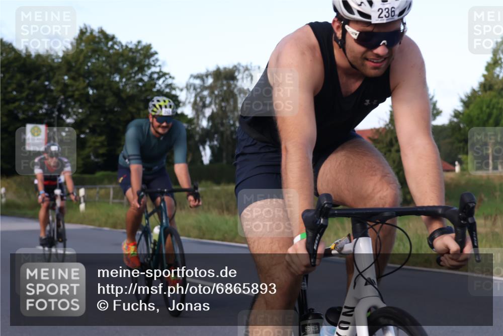 25.08.2024 - Elbe Triathlon Hamburg Fuchs,  Jonas http://msf.ph/oto/6865893 25.08.2024 09:24:49 Radfahren 160, 261, 248, 349, 236, 262, 414, 338, 237, 408 meine-sportfotos.de
