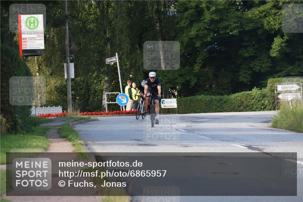 25.08.2024 - Elbe Triathlon Hamburg Fuchs,  Jonas http://msf.ph/oto/6865957 25.08.2024 09:24:56 Radfahren 338, 237, 408, 220 meine-sportfotos.de