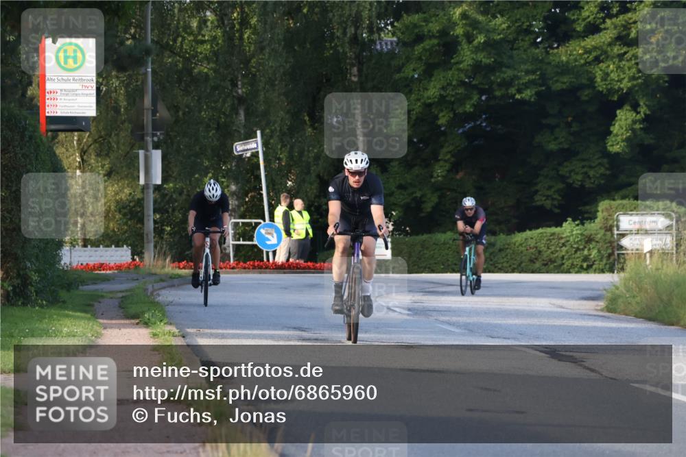 25.08.2024 - Elbe Triathlon Hamburg Fuchs,  Jonas http://msf.ph/oto/6865960 25.08.2024 09:24:58 Radfahren 338, 237, 408, 220, 110 meine-sportfotos.de