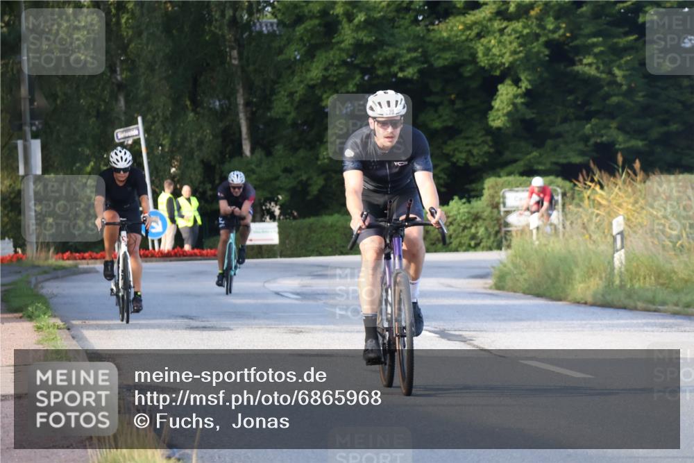 25.08.2024 - Elbe Triathlon Hamburg Fuchs,  Jonas http://msf.ph/oto/6865968 25.08.2024 09:25:00 Radfahren 220, 110, 95 meine-sportfotos.de