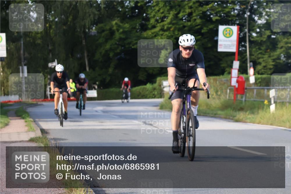 25.08.2024 - Elbe Triathlon Hamburg Fuchs,  Jonas http://msf.ph/oto/6865981 25.08.2024 09:25:01 Radfahren 220, 110, 95, 87 meine-sportfotos.de