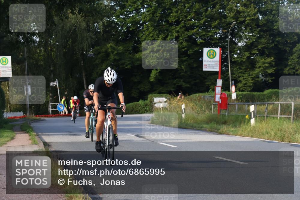 25.08.2024 - Elbe Triathlon Hamburg Fuchs,  Jonas http://msf.ph/oto/6865995 25.08.2024 09:25:03 Radfahren 220, 110, 95, 87 meine-sportfotos.de