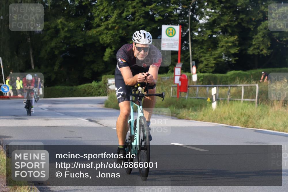 25.08.2024 - Elbe Triathlon Hamburg Fuchs,  Jonas http://msf.ph/oto/6866001 25.08.2024 09:25:05 Radfahren 220, 110, 95, 87, 303 meine-sportfotos.de