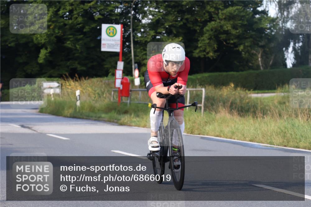 25.08.2024 - Elbe Triathlon Hamburg Fuchs,  Jonas http://msf.ph/oto/6866019 25.08.2024 09:25:08 Radfahren 220, 110, 95, 87, 303, 426 meine-sportfotos.de