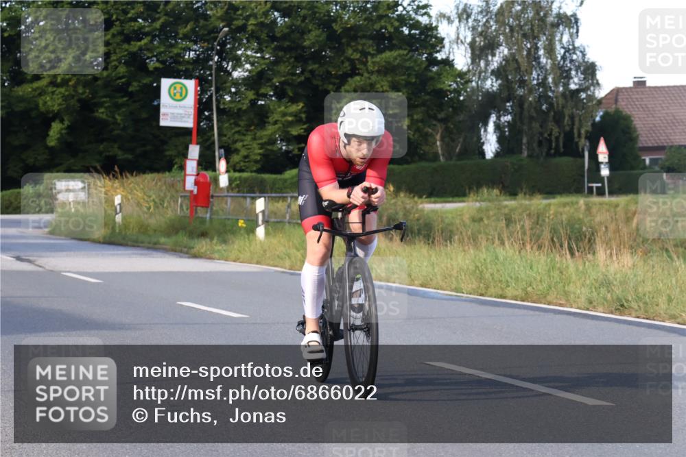 25.08.2024 - Elbe Triathlon Hamburg Fuchs,  Jonas http://msf.ph/oto/6866022 25.08.2024 09:25:08 Radfahren 220, 110, 95, 87, 303, 426 meine-sportfotos.de