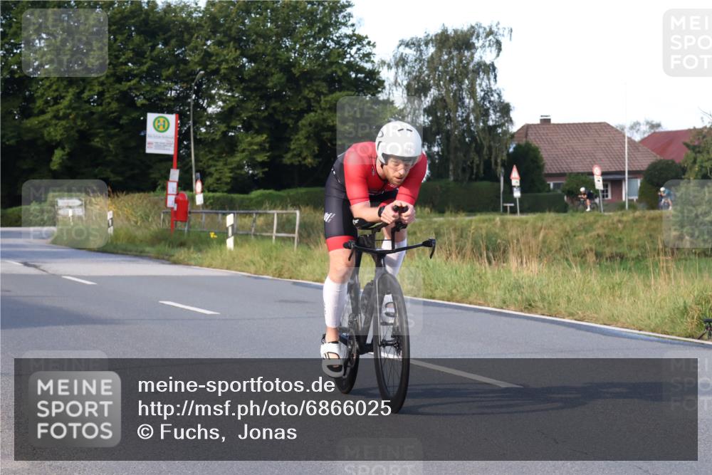 25.08.2024 - Elbe Triathlon Hamburg Fuchs,  Jonas http://msf.ph/oto/6866025 25.08.2024 09:25:08 Radfahren 220, 110, 95, 87, 303, 426 meine-sportfotos.de