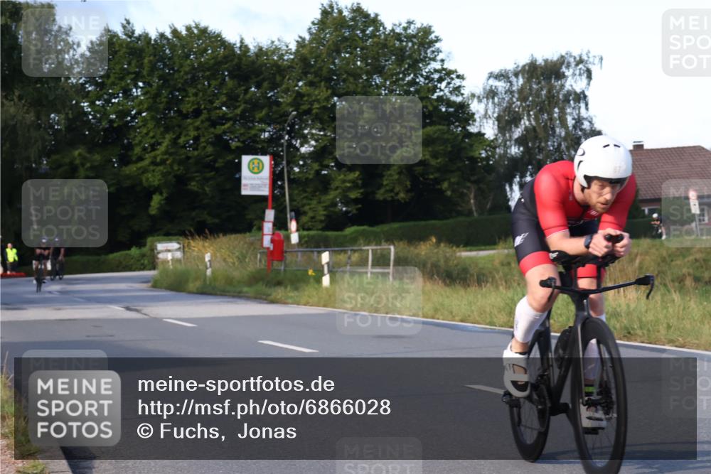 25.08.2024 - Elbe Triathlon Hamburg Fuchs,  Jonas http://msf.ph/oto/6866028 25.08.2024 09:25:08 Radfahren 220, 110, 95, 87, 303, 426 meine-sportfotos.de