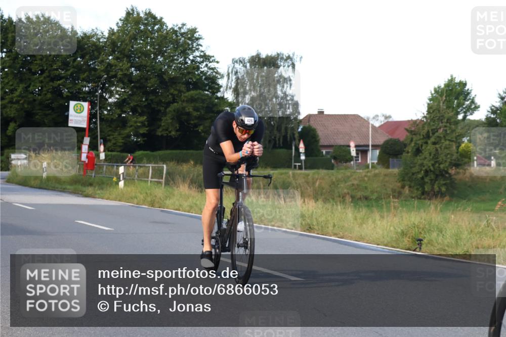 25.08.2024 - Elbe Triathlon Hamburg Fuchs,  Jonas http://msf.ph/oto/6866053 25.08.2024 09:25:12 Radfahren 87, 303, 426, 415, 226, 43 meine-sportfotos.de