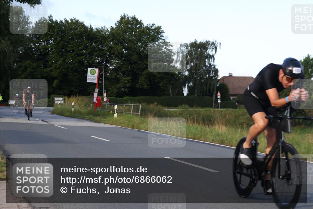 25.08.2024 - Elbe Triathlon Hamburg Fuchs,  Jonas http://msf.ph/oto/6866062 25.08.2024 09:25:13 Radfahren 87, 303, 426, 415, 226, 43 meine-sportfotos.de