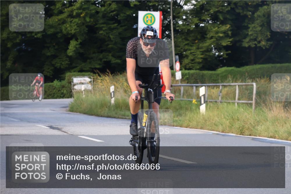 25.08.2024 - Elbe Triathlon Hamburg Fuchs,  Jonas http://msf.ph/oto/6866066 25.08.2024 09:25:15 Radfahren 303, 426, 415, 226, 43 meine-sportfotos.de