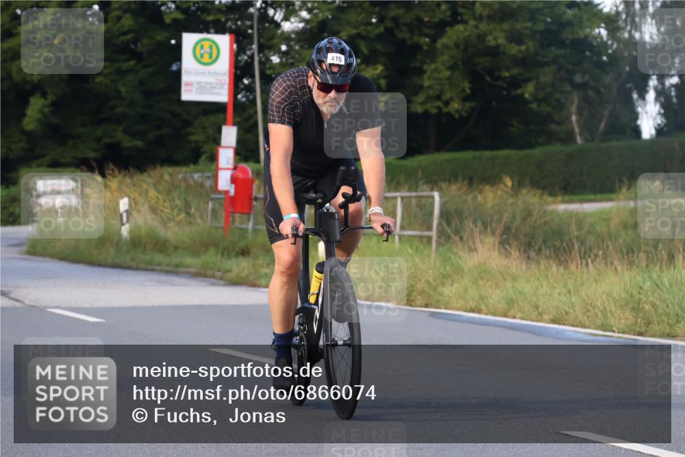 25.08.2024 - Elbe Triathlon Hamburg Fuchs,  Jonas http://msf.ph/oto/6866074 25.08.2024 09:25:15 Radfahren 303, 426, 415, 226, 43 meine-sportfotos.de