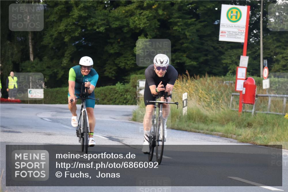 25.08.2024 - Elbe Triathlon Hamburg Fuchs,  Jonas http://msf.ph/oto/6866092 25.08.2024 09:25:17 Radfahren 303, 426, 415, 226, 43, 121 meine-sportfotos.de