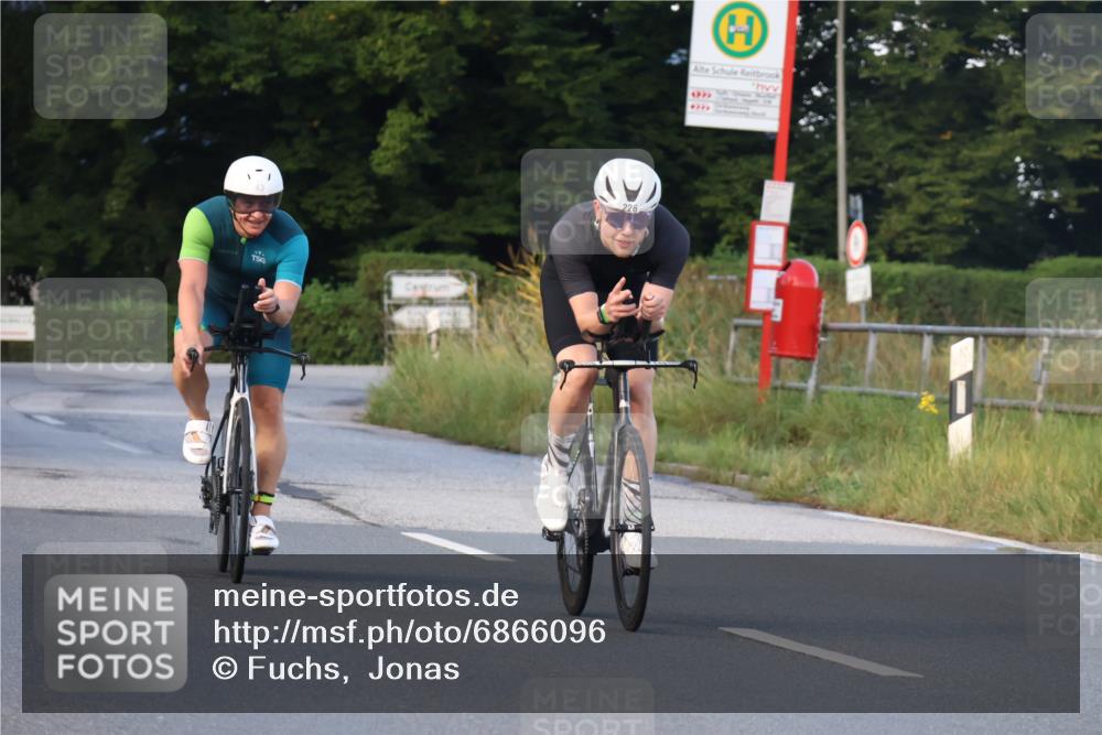 25.08.2024 - Elbe Triathlon Hamburg Fuchs,  Jonas http://msf.ph/oto/6866096 25.08.2024 09:25:18 Radfahren 426, 415, 226, 43, 121 meine-sportfotos.de