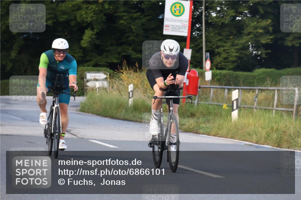25.08.2024 - Elbe Triathlon Hamburg Fuchs,  Jonas http://msf.ph/oto/6866101 25.08.2024 09:25:18 Radfahren 426, 415, 226, 43, 121 meine-sportfotos.de