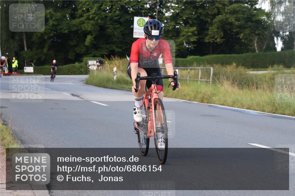 25.08.2024 - Elbe Triathlon Hamburg Fuchs,  Jonas http://msf.ph/oto/6866154 25.08.2024 09:25:23 Radfahren 226, 43, 121, 122, 58 meine-sportfotos.de
