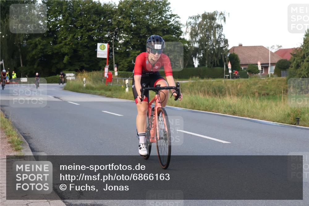25.08.2024 - Elbe Triathlon Hamburg Fuchs,  Jonas http://msf.ph/oto/6866163 25.08.2024 09:25:23 Radfahren 226, 43, 121, 122, 58 meine-sportfotos.de