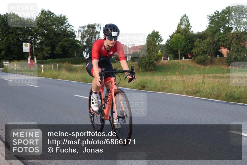 25.08.2024 - Elbe Triathlon Hamburg Fuchs,  Jonas http://msf.ph/oto/6866171 25.08.2024 09:25:24 Radfahren 226, 43, 121, 122, 58 meine-sportfotos.de