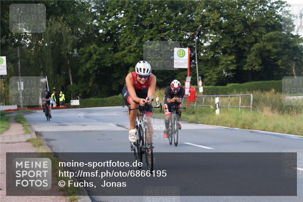 25.08.2024 - Elbe Triathlon Hamburg Fuchs,  Jonas http://msf.ph/oto/6866195 25.08.2024 09:25:27 Radfahren 121, 122, 58, 363 meine-sportfotos.de