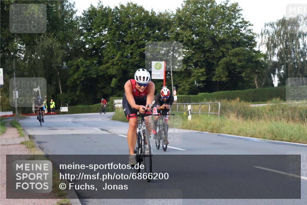 25.08.2024 - Elbe Triathlon Hamburg Fuchs,  Jonas http://msf.ph/oto/6866200 25.08.2024 09:25:27 Radfahren 121, 122, 58, 363 meine-sportfotos.de
