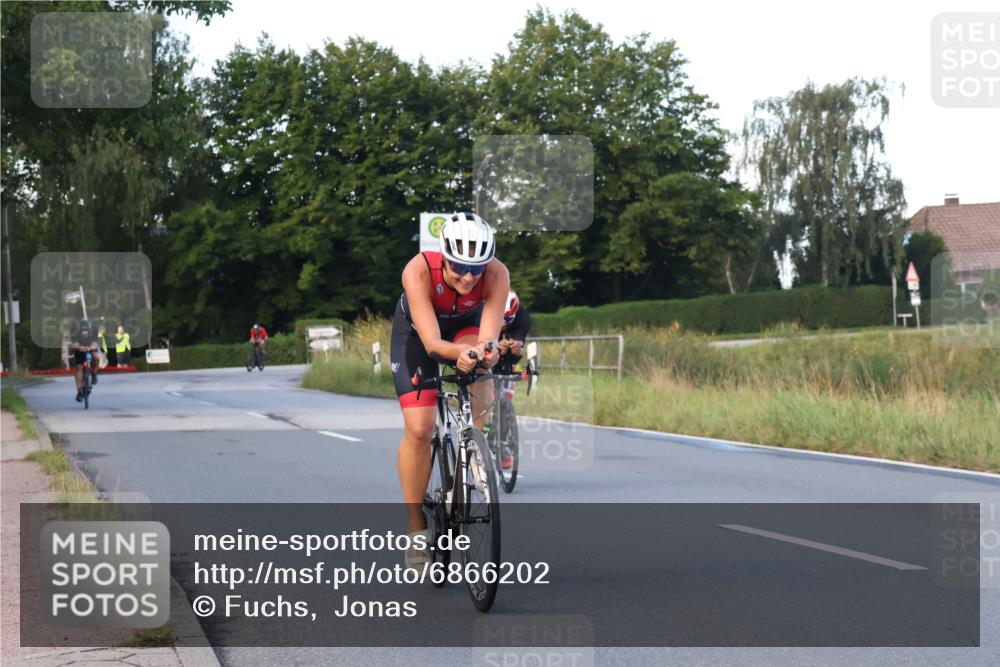 25.08.2024 - Elbe Triathlon Hamburg Fuchs,  Jonas http://msf.ph/oto/6866202 25.08.2024 09:25:28 Radfahren 121, 122, 58, 363, 284 meine-sportfotos.de