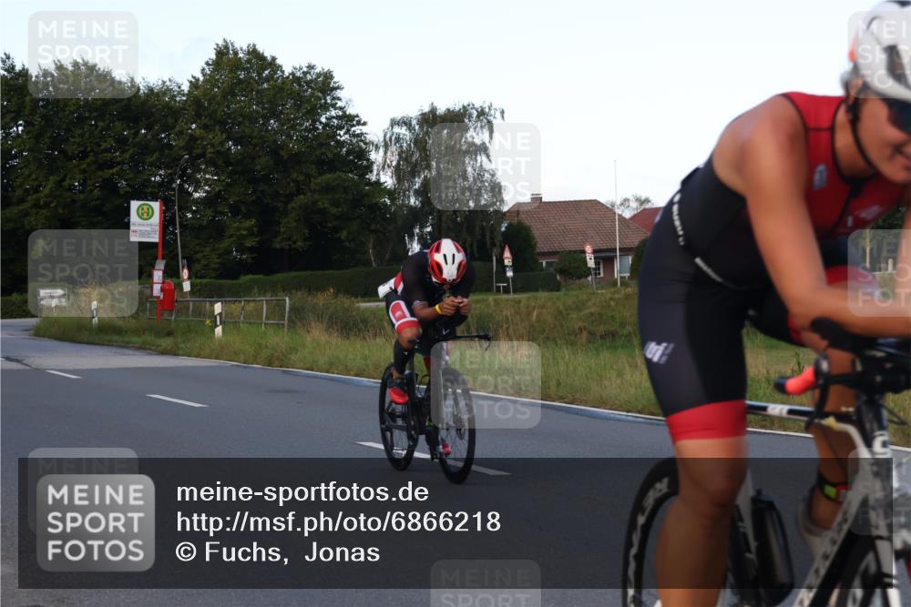 25.08.2024 - Elbe Triathlon Hamburg Fuchs,  Jonas http://msf.ph/oto/6866218 25.08.2024 09:25:28 Radfahren 121, 122, 58, 363, 284 meine-sportfotos.de
