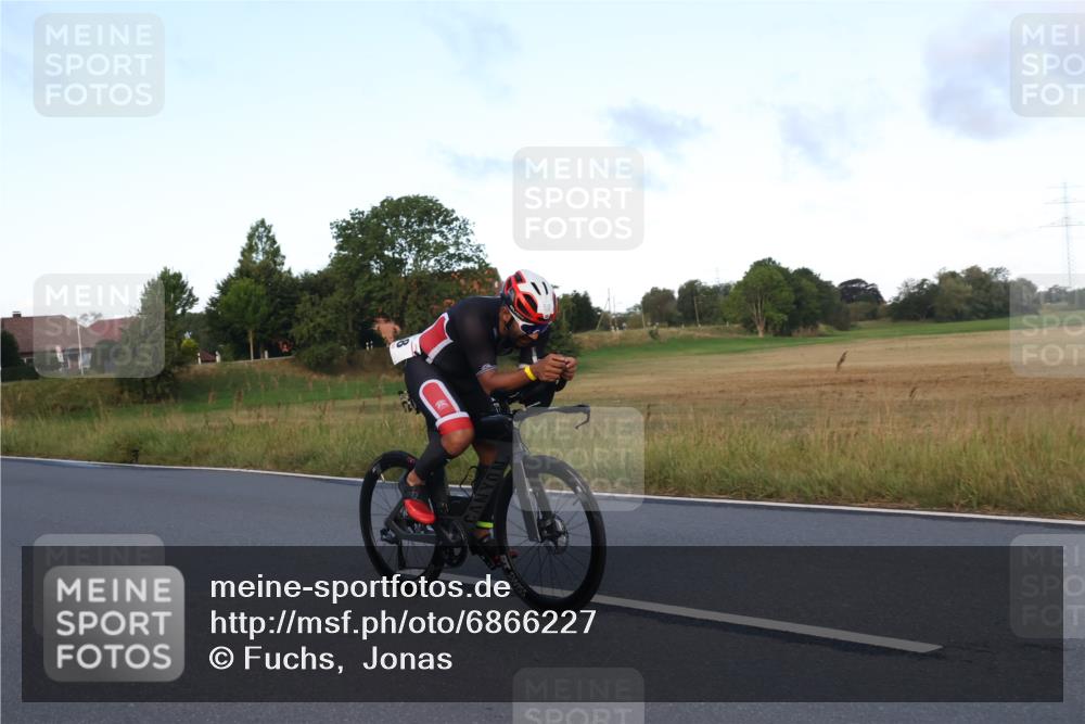 25.08.2024 - Elbe Triathlon Hamburg Fuchs,  Jonas http://msf.ph/oto/6866227 25.08.2024 09:25:29 Radfahren 121, 122, 58, 363, 284 meine-sportfotos.de