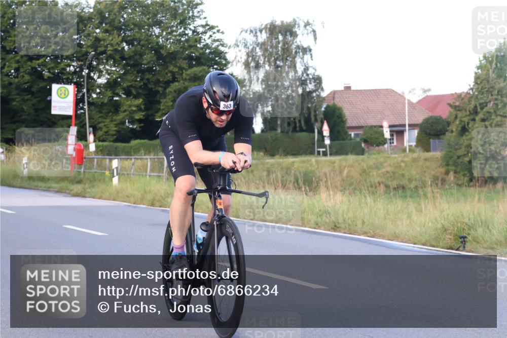 25.08.2024 - Elbe Triathlon Hamburg Fuchs,  Jonas http://msf.ph/oto/6866234 25.08.2024 09:25:31 Radfahren 122, 58, 363, 284 meine-sportfotos.de